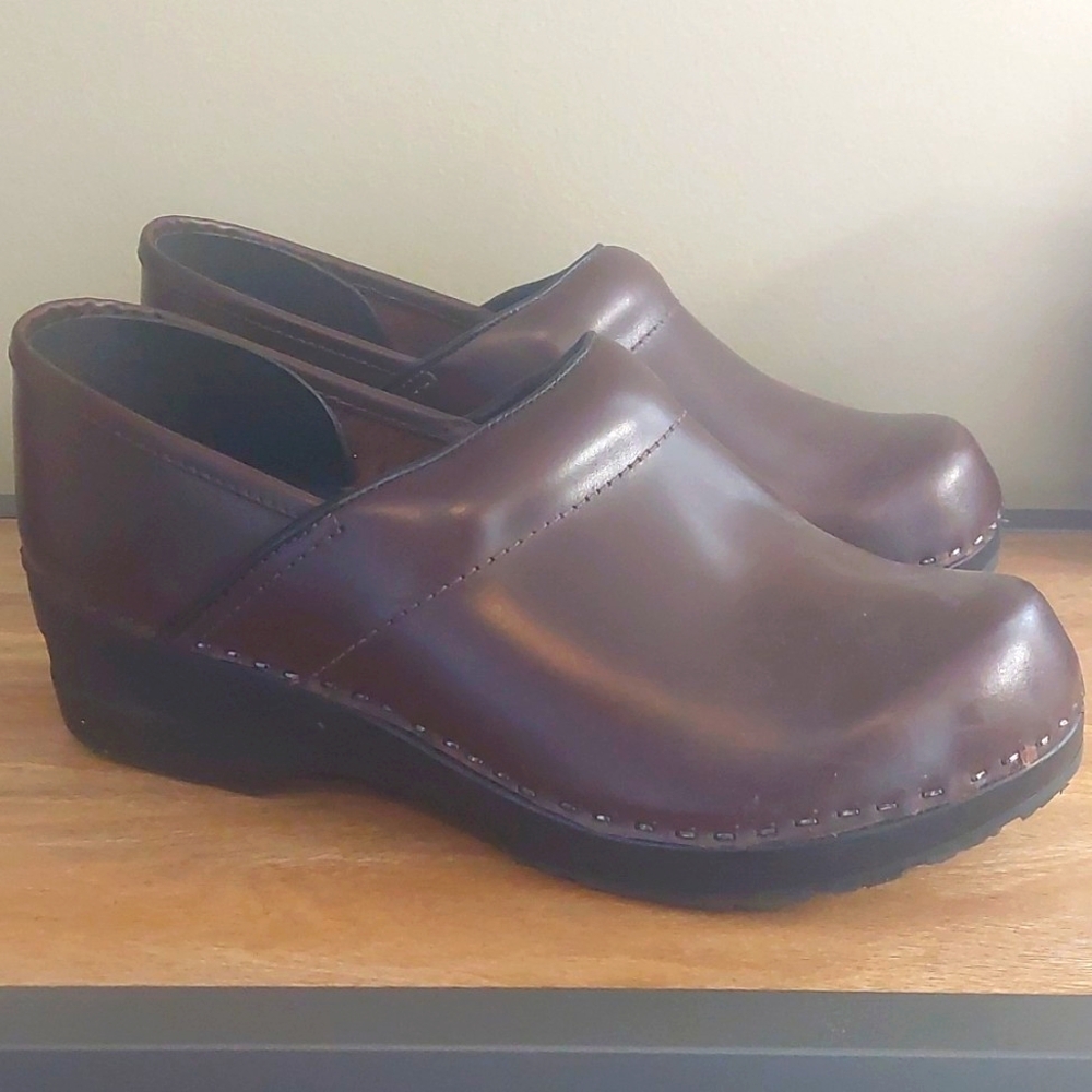 LL Bean Comfort Mocs, Women's 7.5M,  Brown Leather Professional Clogs, Slip Ons